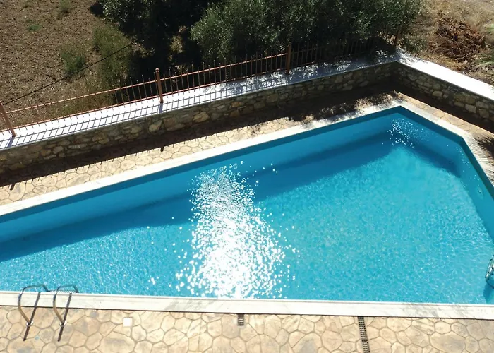 Сasa de vacaciones 3 Bedroom Lovely In Parálion Ástros