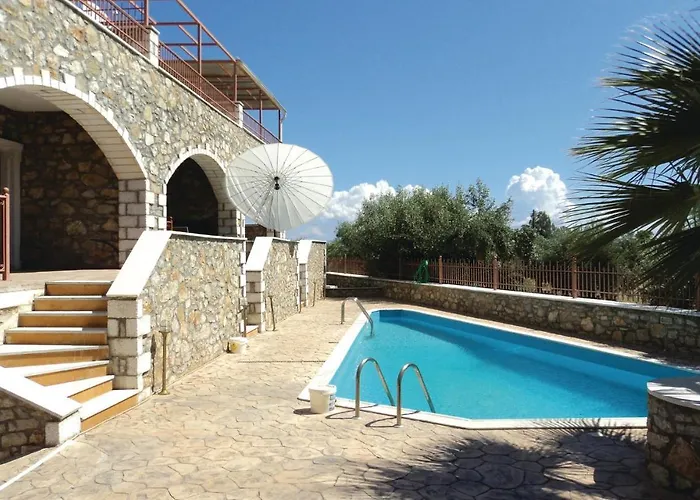 3 Bedroom Lovely In Casa de Férias Parálion Ástros