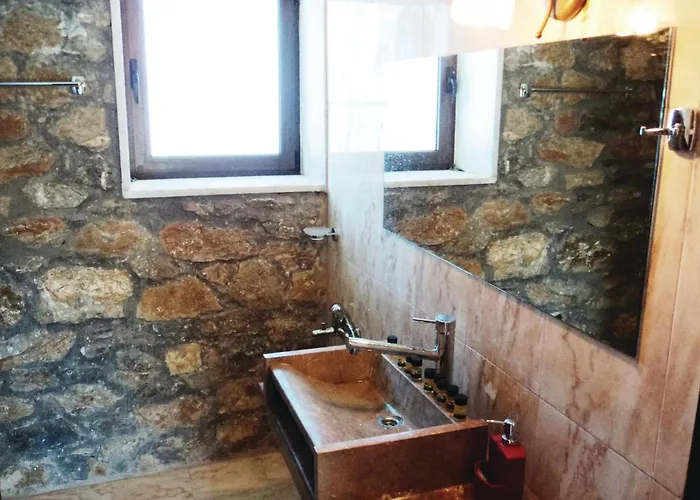 Dom wakacyjny 3 Bedroom Lovely In *